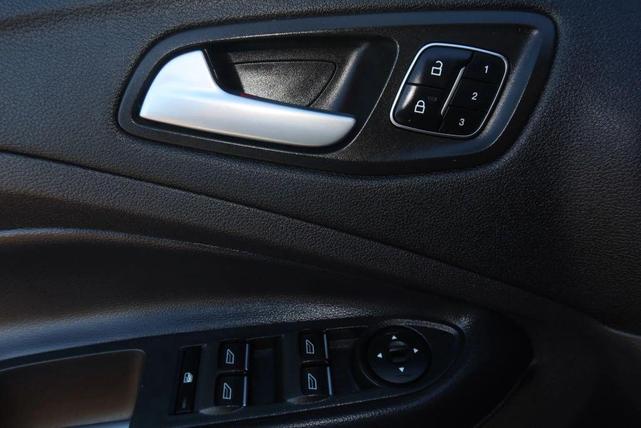 Photo of 2017 Lightning Blue Metallic Ford Escape