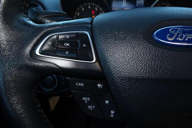Photo of 2017 Lightning Blue Metallic Ford Escape
