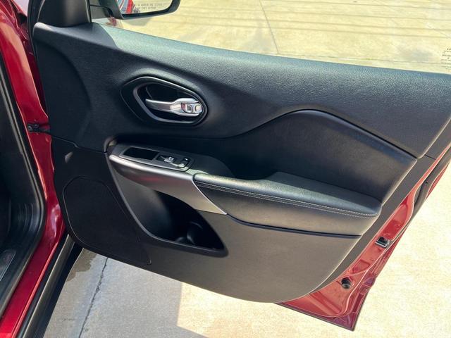 Photo of 2019 Velvet Red Pearlcoat Jeep Cherokee