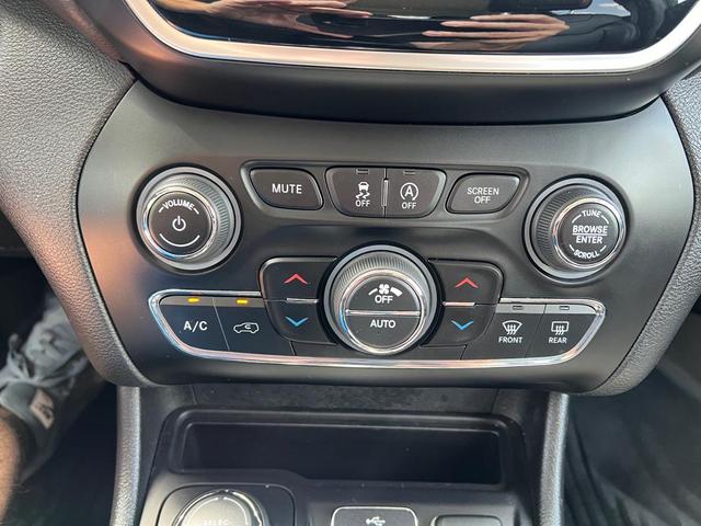 Photo of 2019 Velvet Red Pearlcoat Jeep Cherokee
