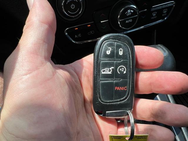 Photo of 2019 Velvet Red Pearlcoat Jeep Cherokee