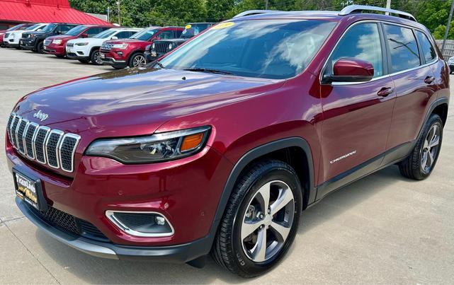 Photo of 2019 Velvet Red Pearlcoat Jeep Cherokee