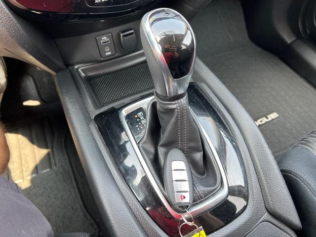 Photo of 2017 Monarch Orange Nissan Rogue