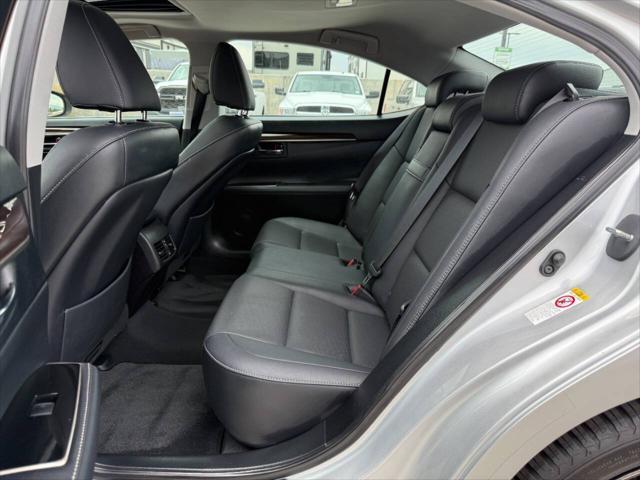 Photo of 2016 Silver Lexus ES 350