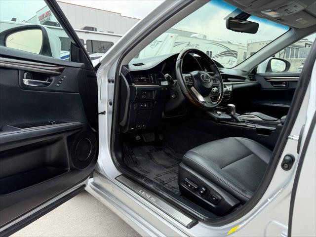 Photo of 2016 Silver Lexus ES 350