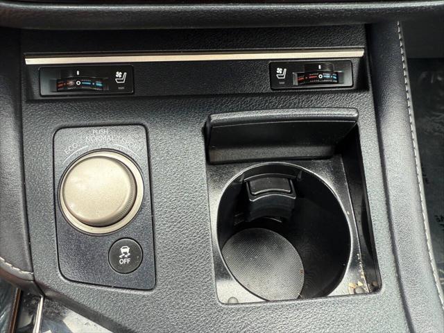 Photo of 2016 Silver Lexus ES 350
