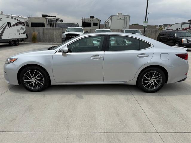 Photo of 2016 Silver Lexus ES 350