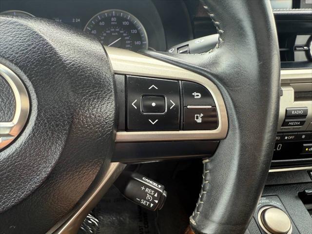 Photo of 2016 Silver Lexus ES 350