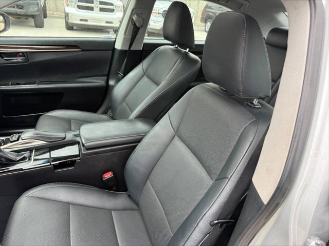 Photo of 2016 Silver Lexus ES 350