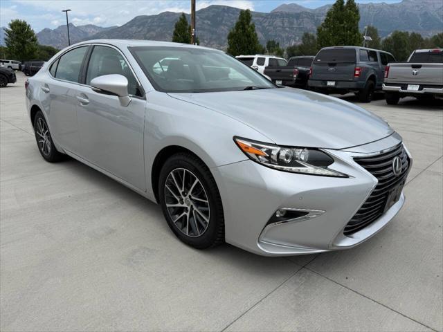 Photo of 2016 Silver Lexus ES 350