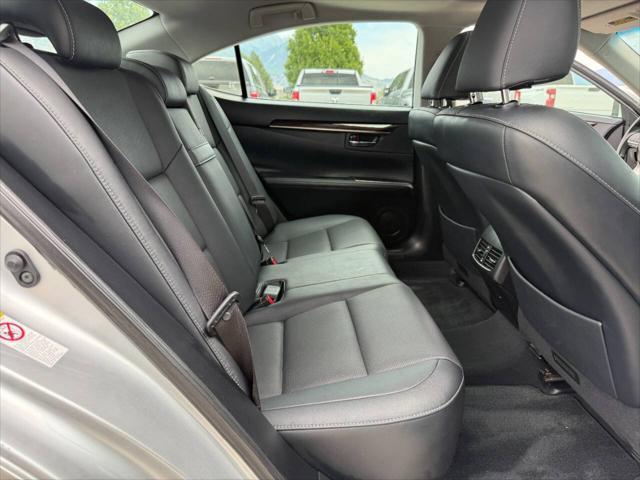 Photo of 2016 Silver Lexus ES 350