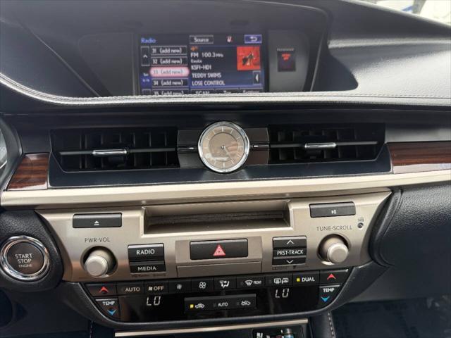 Photo of 2016 Silver Lexus ES 350