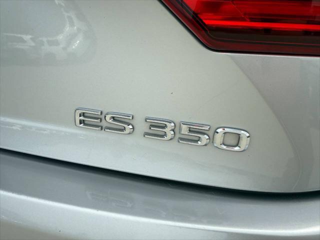Photo of 2016 Silver Lexus ES 350