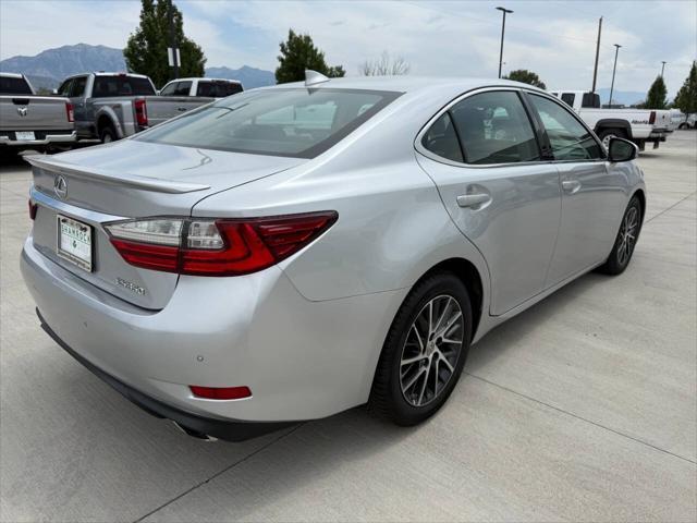 Photo of 2016 Silver Lexus ES 350
