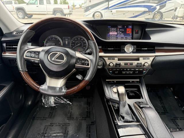 Photo of 2016 Silver Lexus ES 350