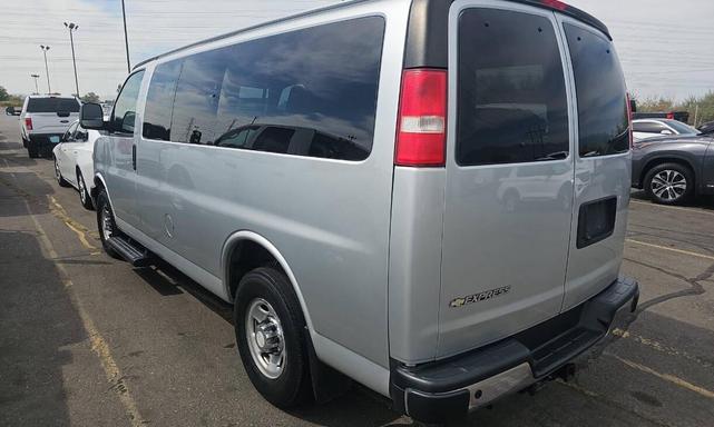 Photo of 2019 Silver Ice Metallic Chevrolet Express 3500
