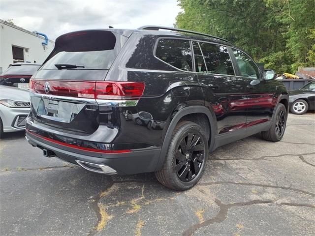 Photo of 2025 Deep Black Pearl Effect Volkswagen Atlas