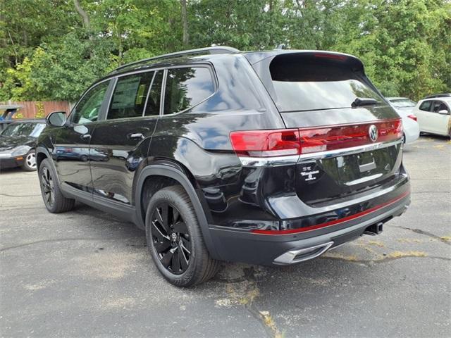 Photo of 2025 Deep Black Pearl Effect Volkswagen Atlas