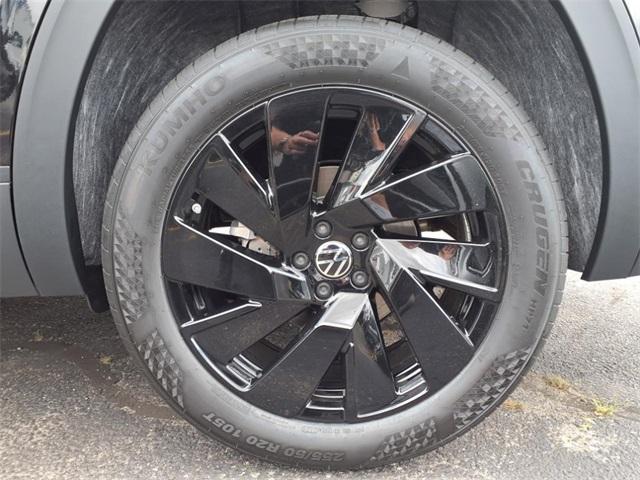 Photo of 2025 Deep Black Pearl Effect Volkswagen Atlas