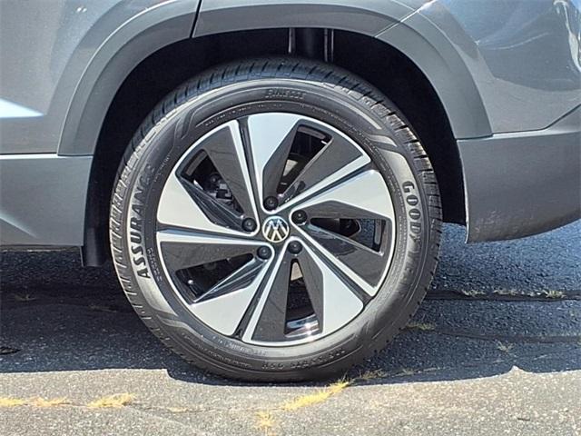Photo of 2025 Platinum Gray Metallic Volkswagen Taos