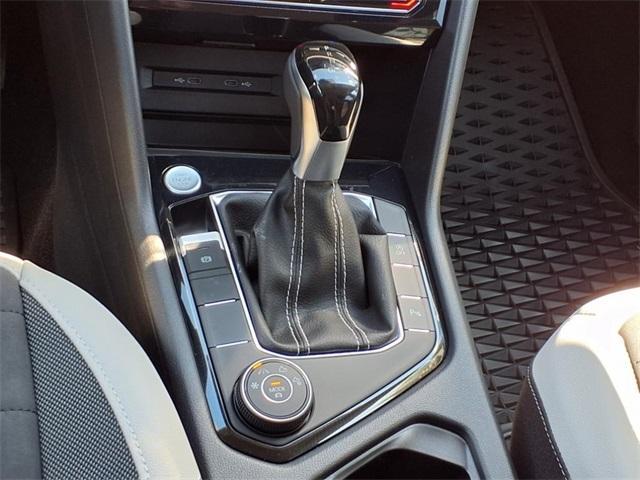 Photo of 2025 Platinum Gray Metallic Volkswagen Taos