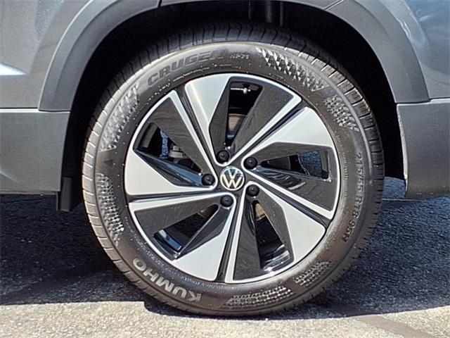 Photo of 2025 Platinum Gray Metallic Volkswagen Taos