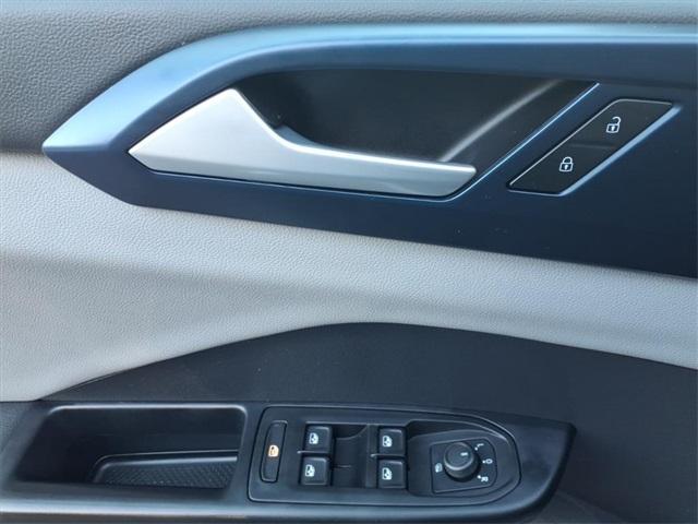 Photo of 2022 Deep Black Pearl Effect Volkswagen Taos