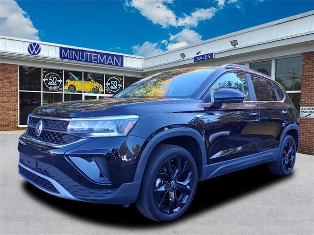 Photo of 2022 Deep Black Pearl Effect Volkswagen Taos