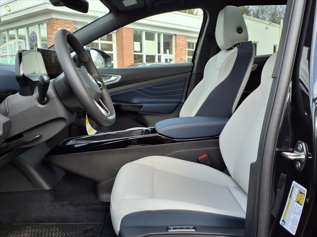 Photo of 2025 Deep Black Pearl Effect Volkswagen ID.4