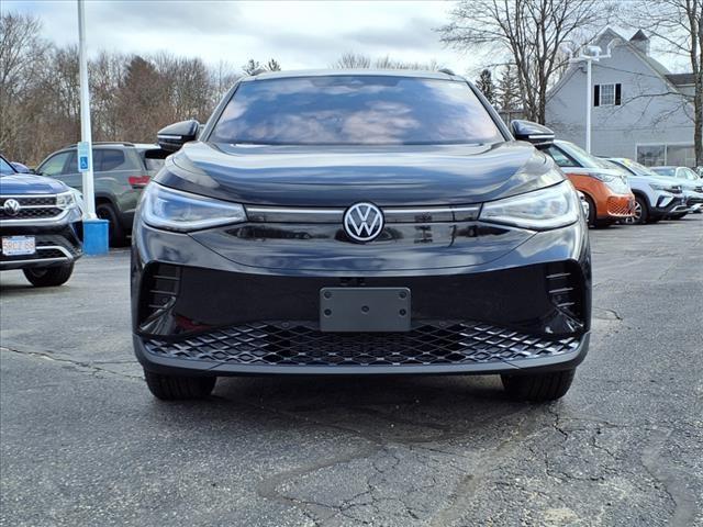 Photo of 2025 Deep Black Pearl Effect Volkswagen ID.4