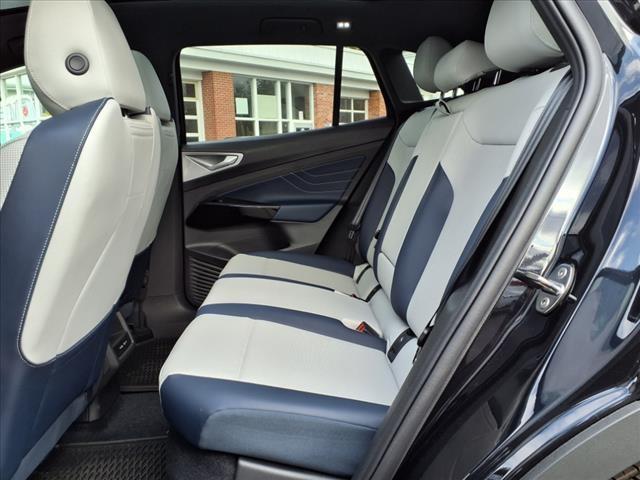 Photo of 2025 Deep Black Pearl Effect Volkswagen ID.4