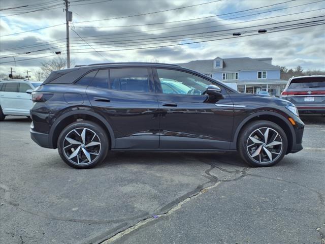 Photo of 2025 Deep Black Pearl Effect Volkswagen ID.4