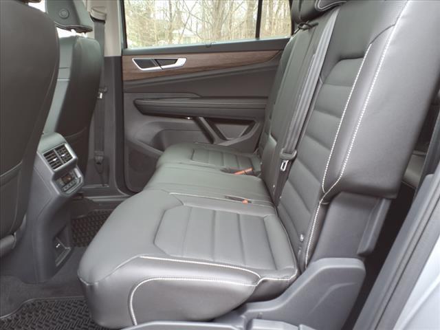 Photo of 2025 Silver Mist Metallic Volkswagen Atlas