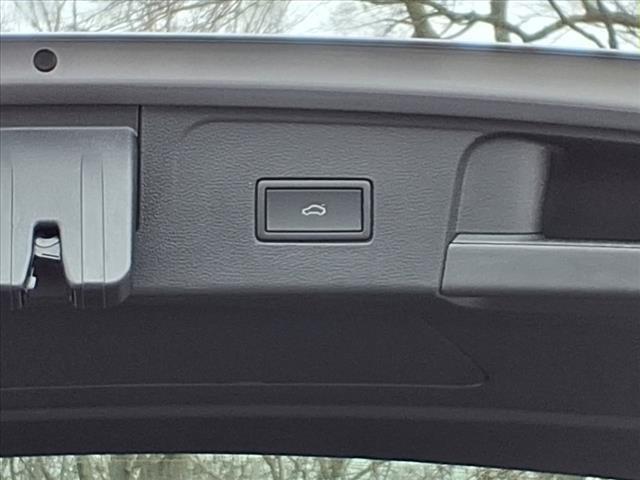 Photo of 2025 Silver Mist Metallic Volkswagen Atlas