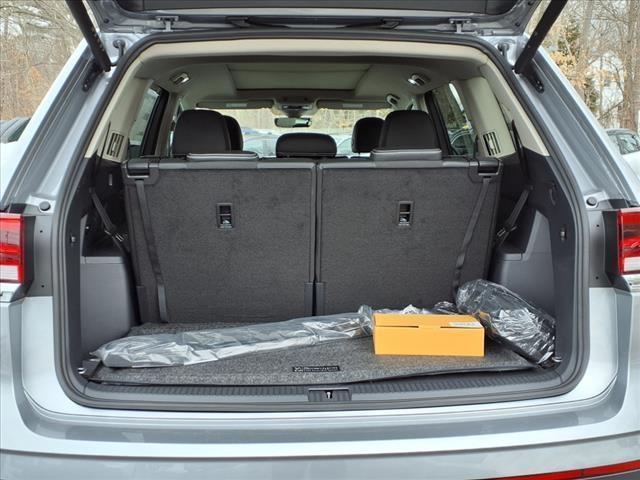 Photo of 2025 Silver Mist Metallic Volkswagen Atlas