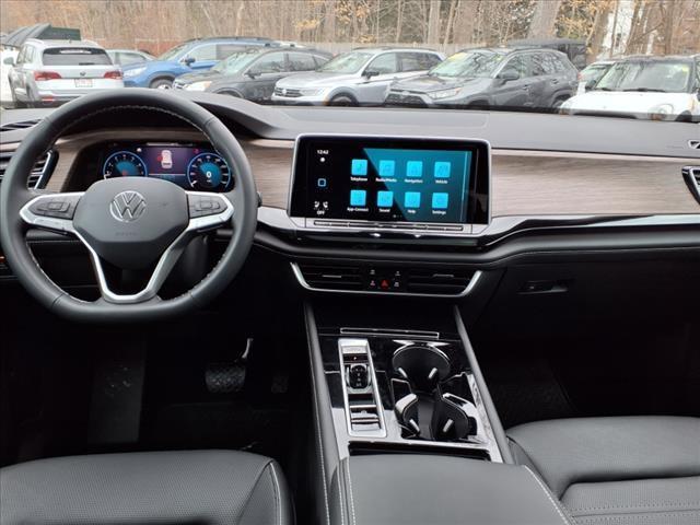 Photo of 2025 Silver Mist Metallic Volkswagen Atlas