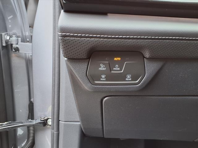 Photo of 2025 Silver Mist Metallic Volkswagen Atlas