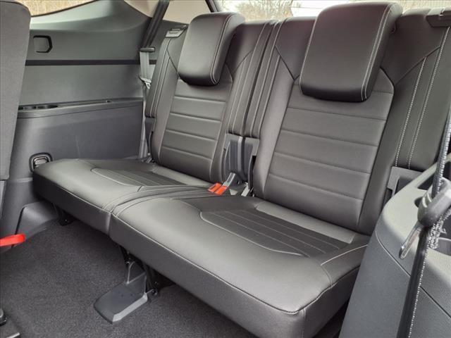 Photo of 2025 Silver Mist Metallic Volkswagen Atlas