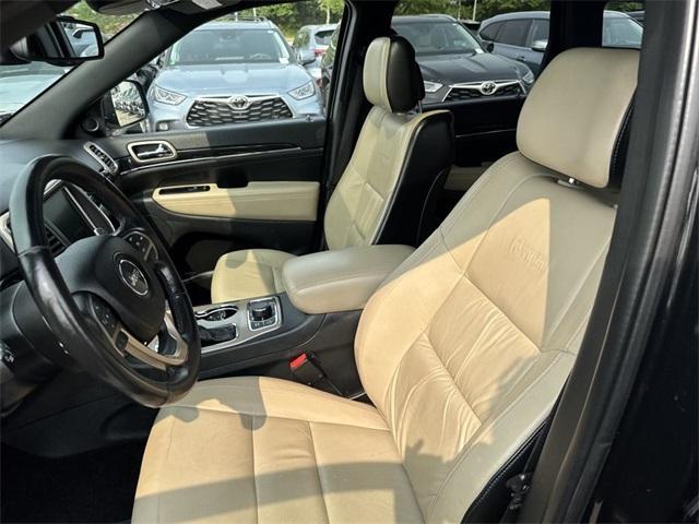 Photo of 2016 Black Jeep Grand Cherokee