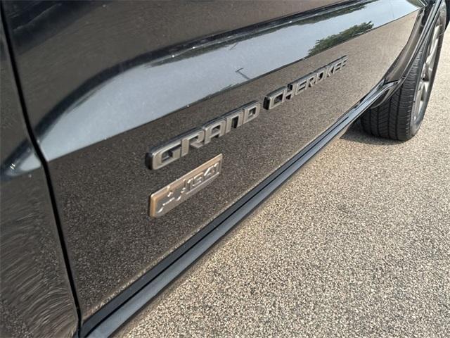 Photo of 2016 Black Jeep Grand Cherokee