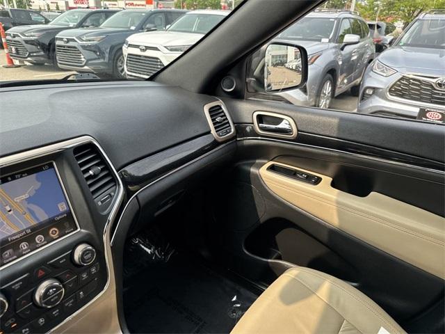 Photo of 2016 Black Jeep Grand Cherokee