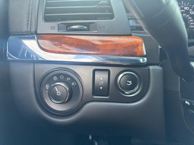 Photo of 2013 White Lincoln MKS