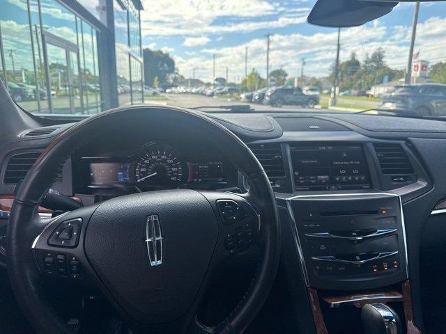 Photo of 2013 White Lincoln MKS