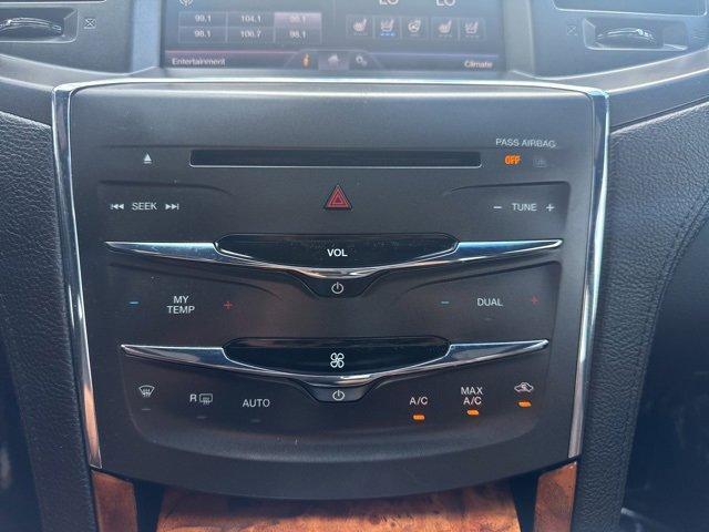 Photo of 2013 White Lincoln MKS
