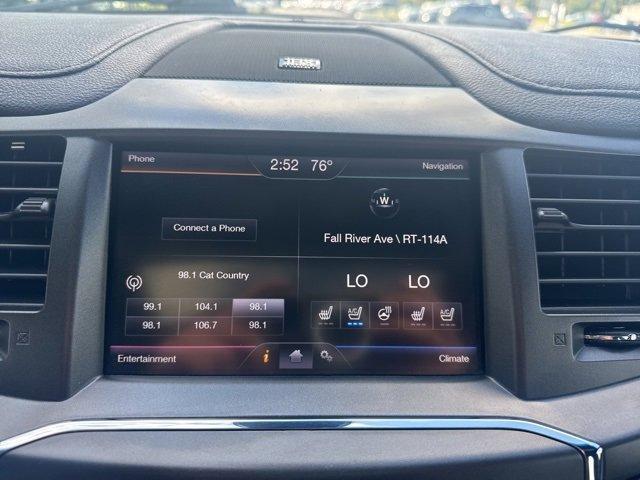 Photo of 2013 White Lincoln MKS