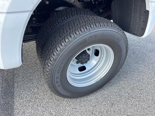 Photo of 2025 Oxford White Ford F-350