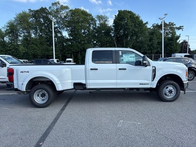 Photo of 2025 Oxford White Ford F-350