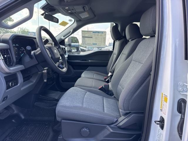 Photo of 2025 Oxford White Ford F-350