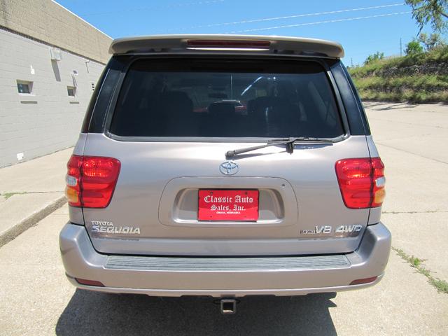 Photo of 2001 Thunder Gray Metallic Toyota Sequoia