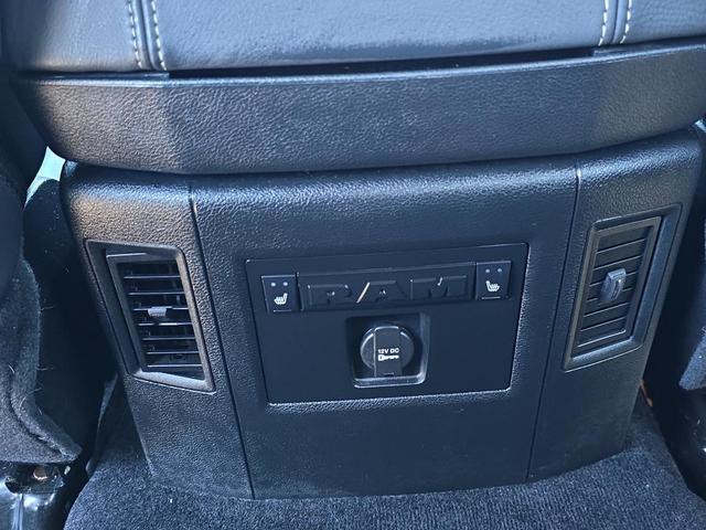 Photo of 2016 Brilliant Black Crystal Pearlcoat RAM 1500